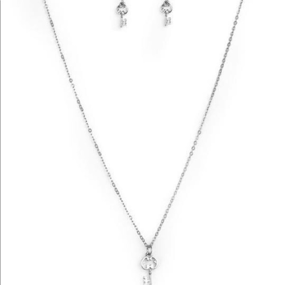 Necklace - Picture 1 of 1